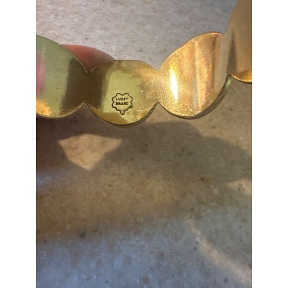 LUCKY BRAND COUTURE SUZANI CIRCLE RED ENAMEL GOLDEN METAL LARGE BANGLE BRACELET - Picture 8 of 10